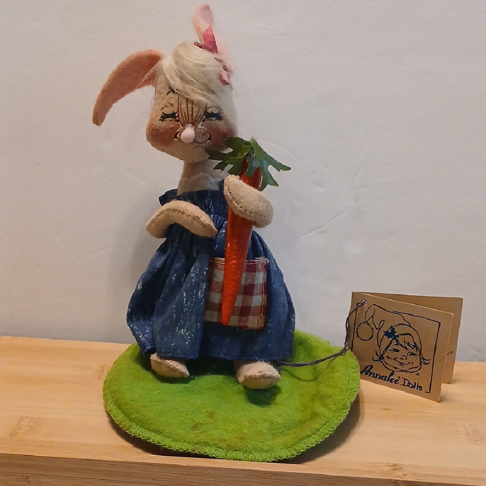 Annalee 1997 Bunny doll- Read